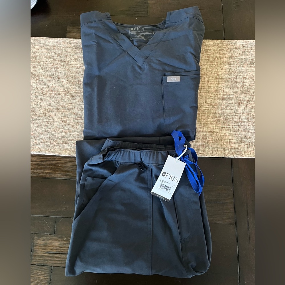 Men’s Figs Scrub Top and Scrub Pants NWT